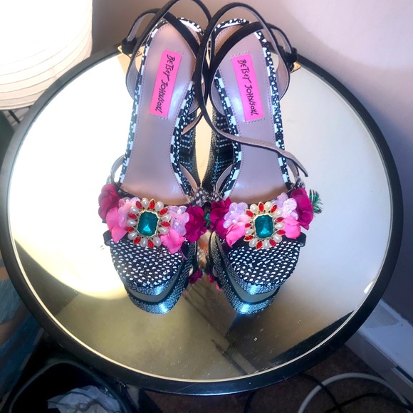 Betsey Johnson Shoes - Betsey Johnson flower embellished pumps.